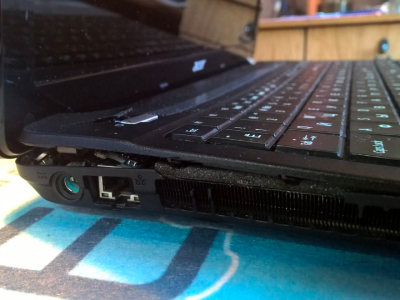 Можно ли пользоваться ноутбуком HP, если в нем сломаны петли?